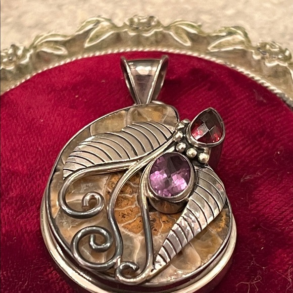 Ammonite Fossil .925 pendant with Red and Purple Gemstones - Picture 3 of 8